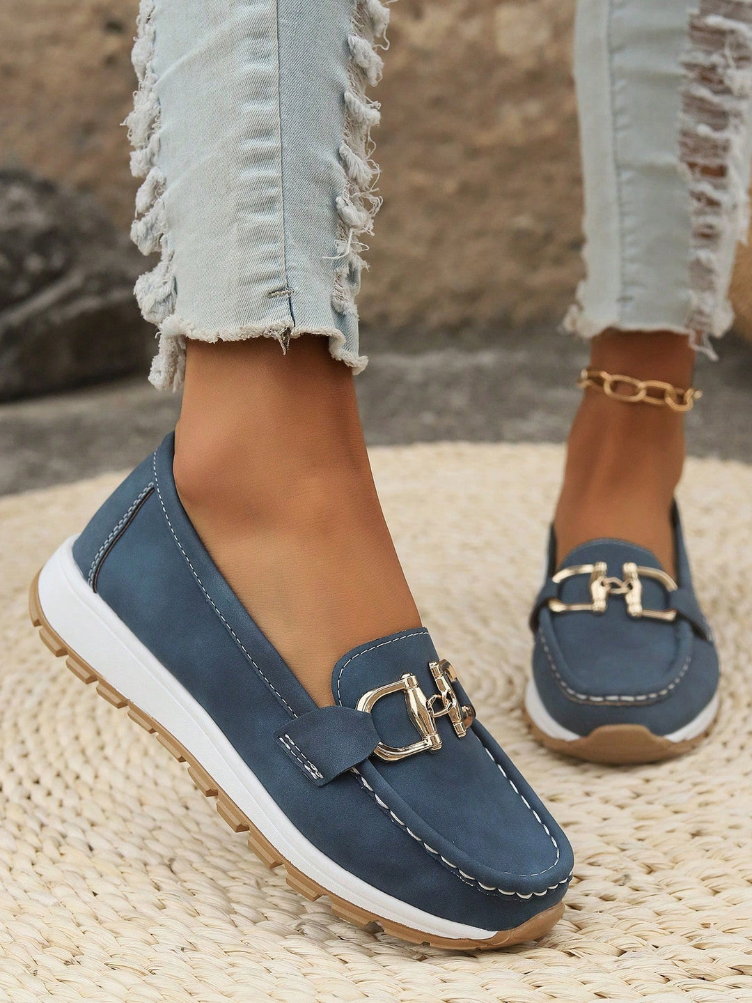Evy | Chic Chain Detail Platform Loafers With Gold Hardware