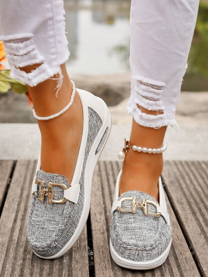 Evy | Chic Chain Detail Platform Loafers With Gold Hardware