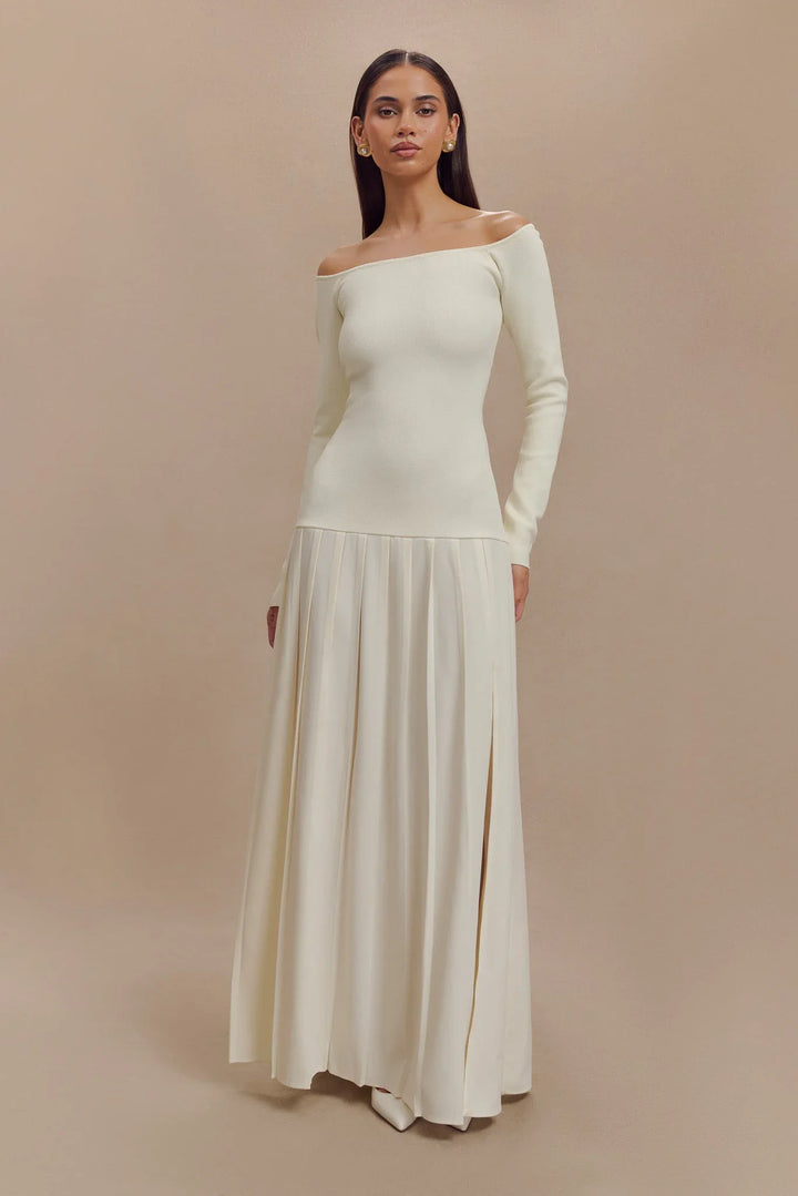 Moonrise | Elegant Off-Shoulder Pleated Knit Maxi Dress