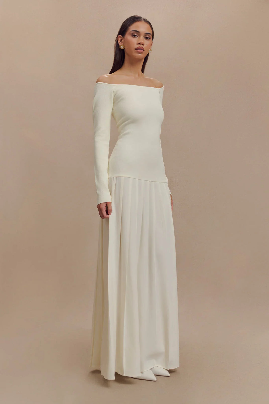 Moonrise | Elegant Off-Shoulder Pleated Knit Maxi Dress