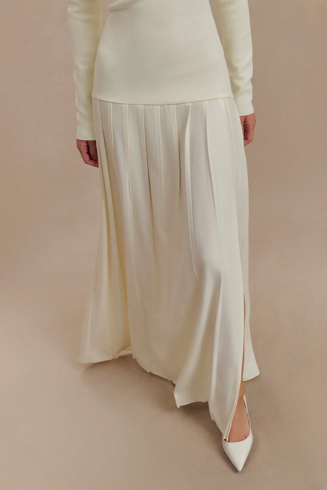 Moonrise | Elegant Off-Shoulder Pleated Knit Maxi Dress