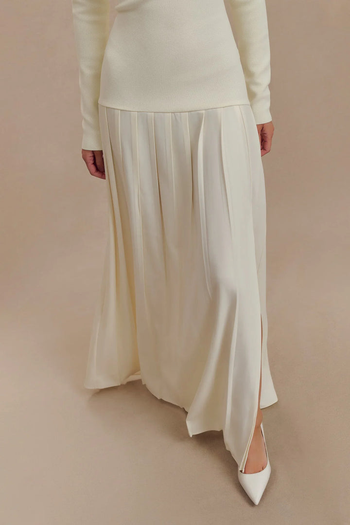 Moonrise | Elegant Off-Shoulder Pleated Knit Maxi Dress