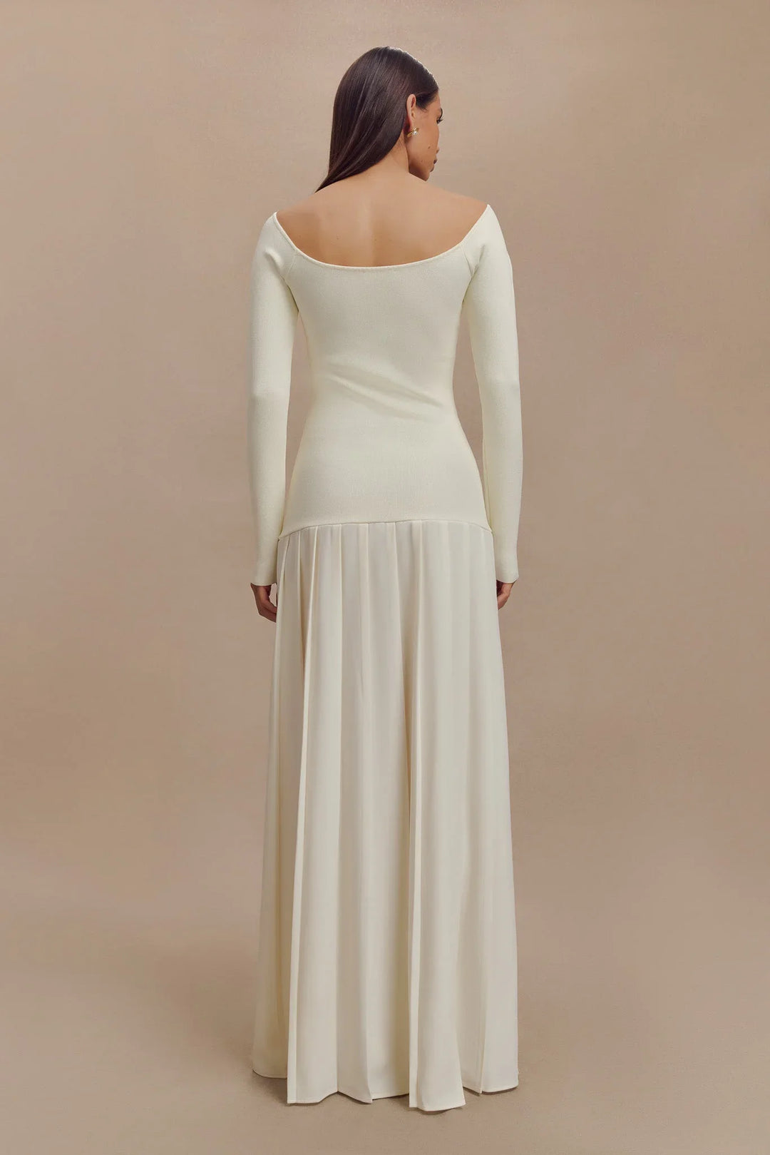 Moonrise | Elegant Off-Shoulder Pleated Knit Maxi Dress