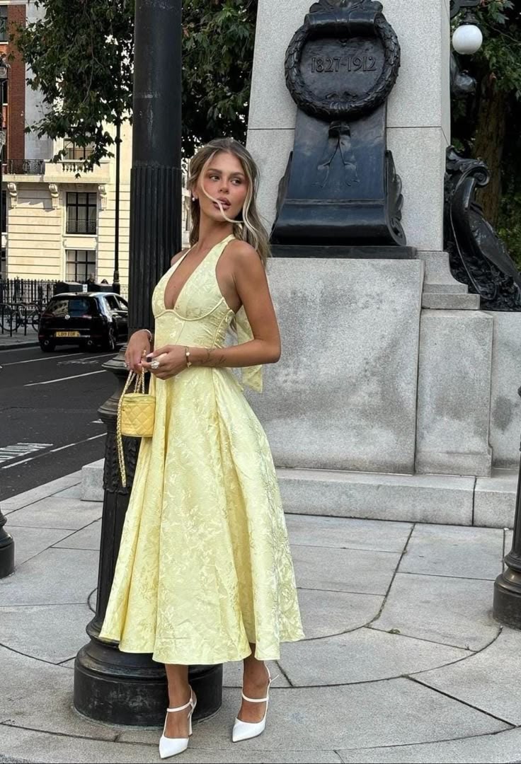 Harriet | Elegant Halter V-Neck Midi Dress