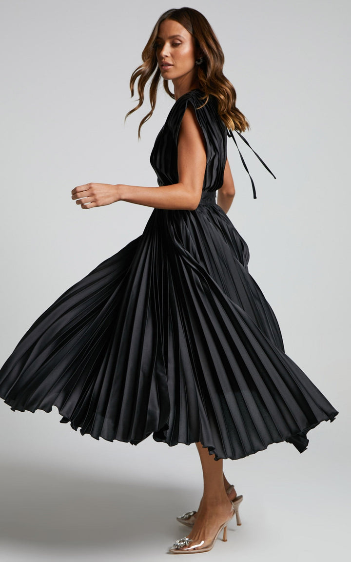 Madisyn | Elegant V-Neck Pleated Midi Dress