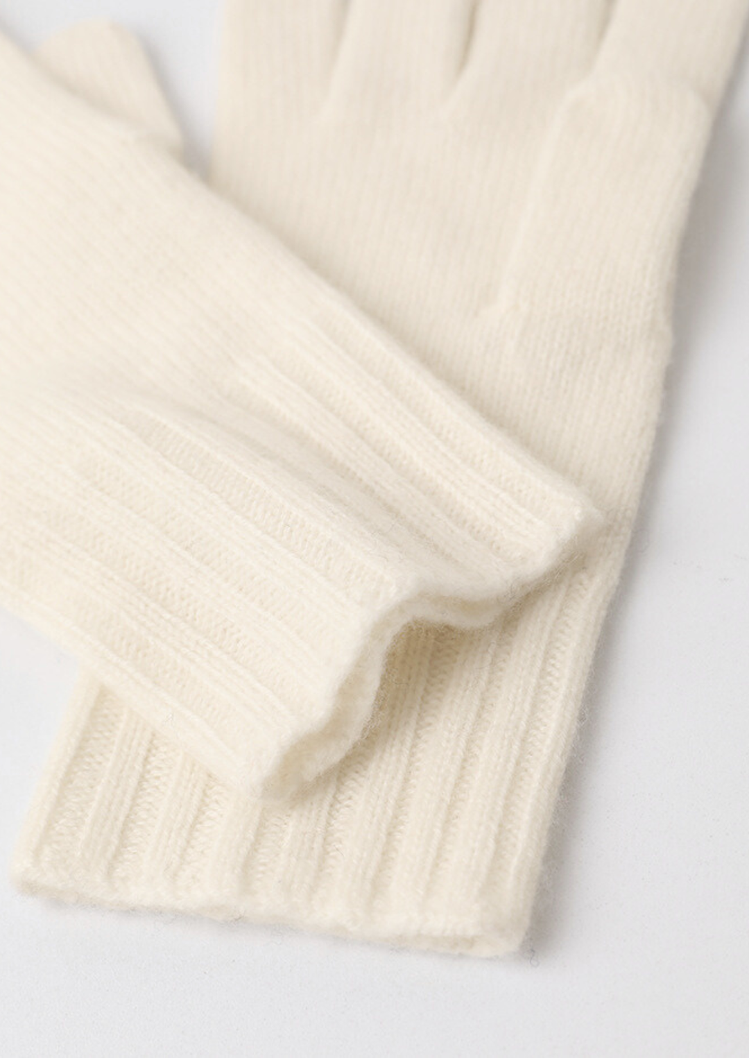 Cordelia | Elegant Cashmere Winter Accessories Set - Beanie Scarf Gloves
