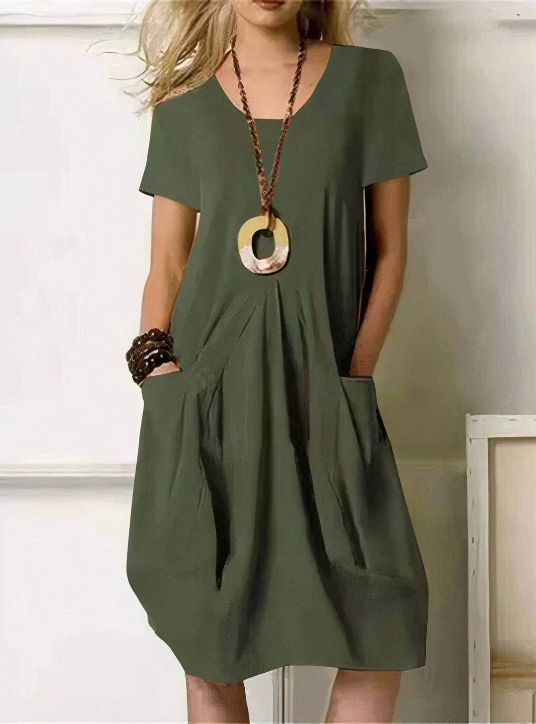 Leona | Effortless V-Neck Midi Dress With Pockets