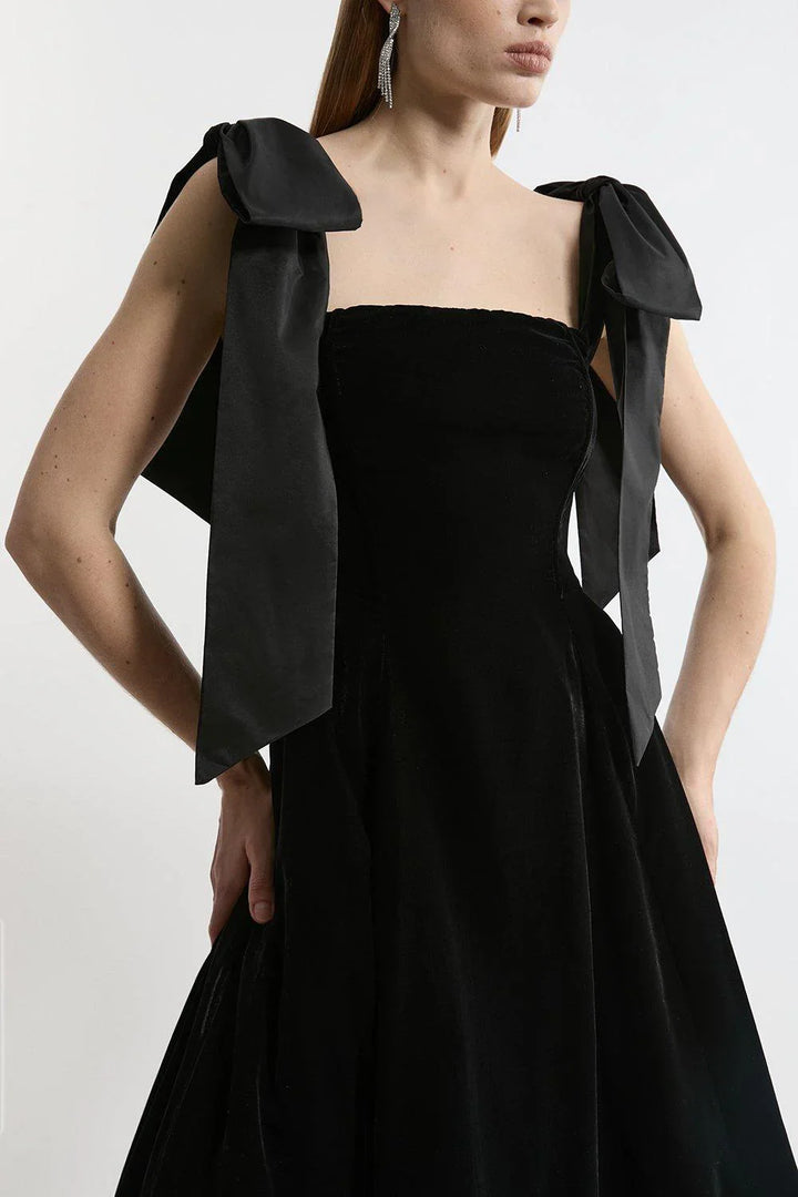 Cordelia | Elegant Black Velvet Strapless Maxi Dress With Cape