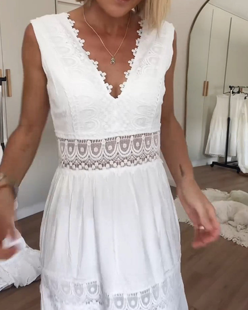 Bianca | Elegant V-Neck Lace Tiered Midi Dress