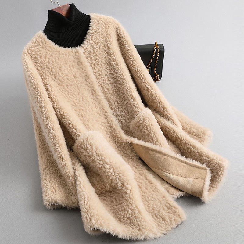 Lucinda | Elegant Shearling Coat With Turtleneck Detail