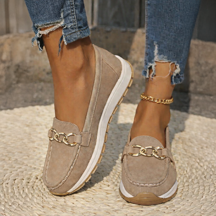 Evy | Chic Chain Detail Platform Loafers With Gold Hardware