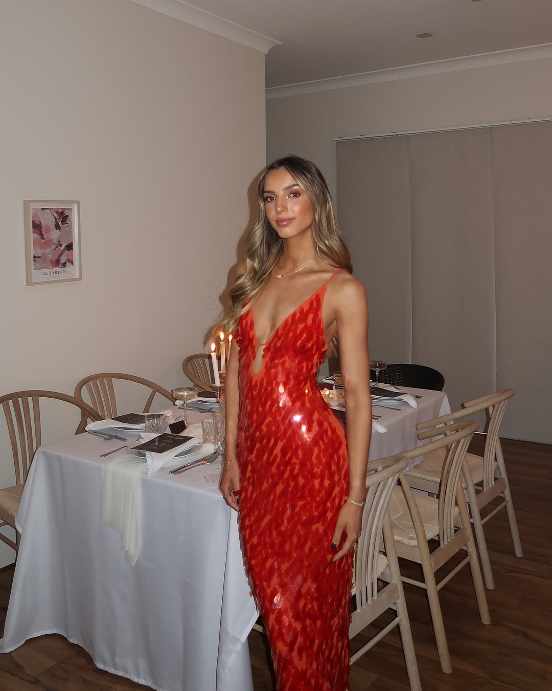 Sybil | Elegant Red Sequin V-Neck Mermaid Gown