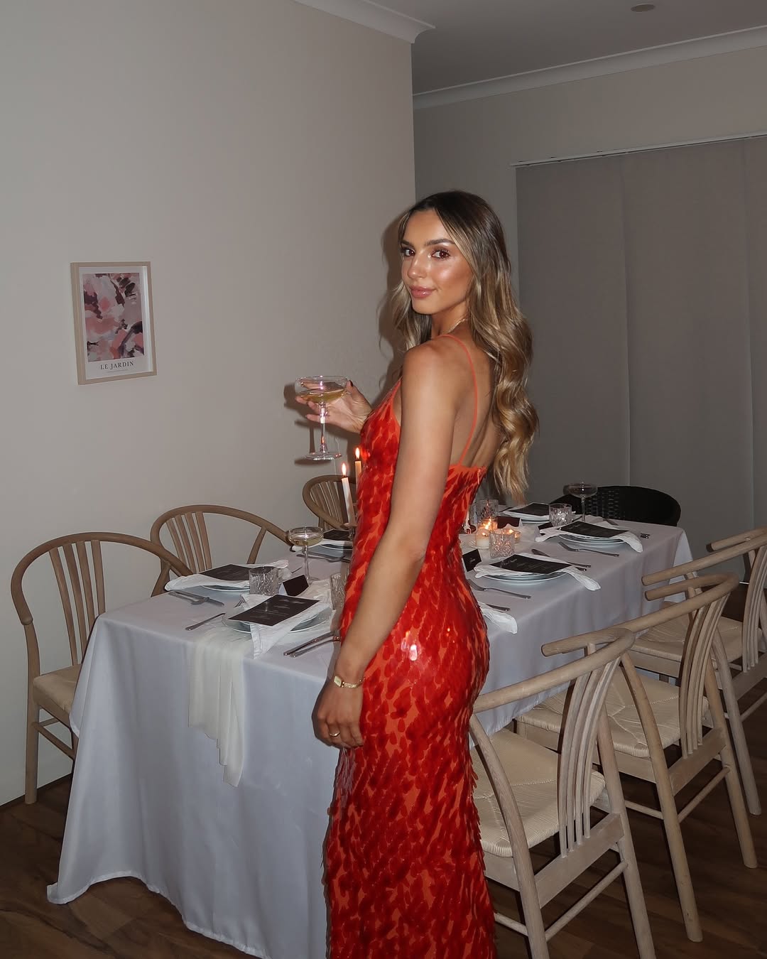 Sybil | Elegant Red Sequin V-Neck Mermaid Gown