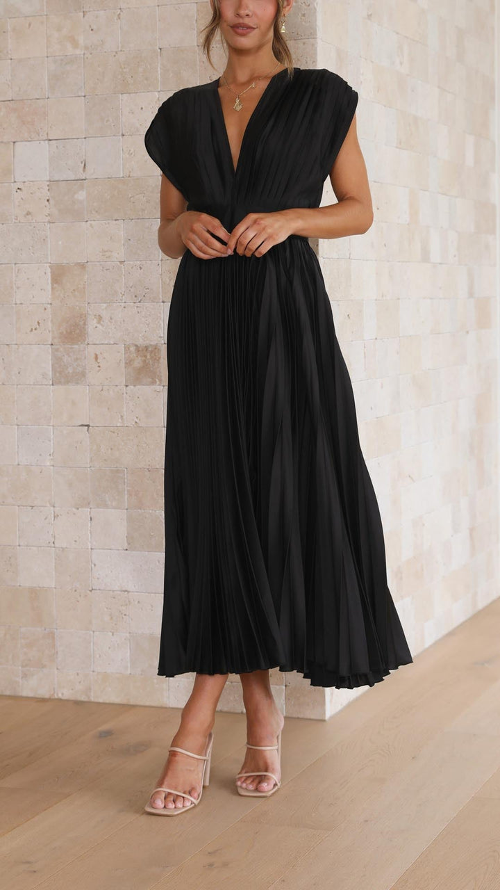Evelyn | Elegant V-Neck Pleated Maxi Dress