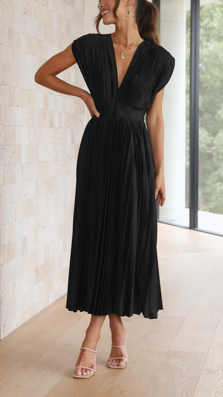Evelyn | Elegant V-Neck Pleated Maxi Dress