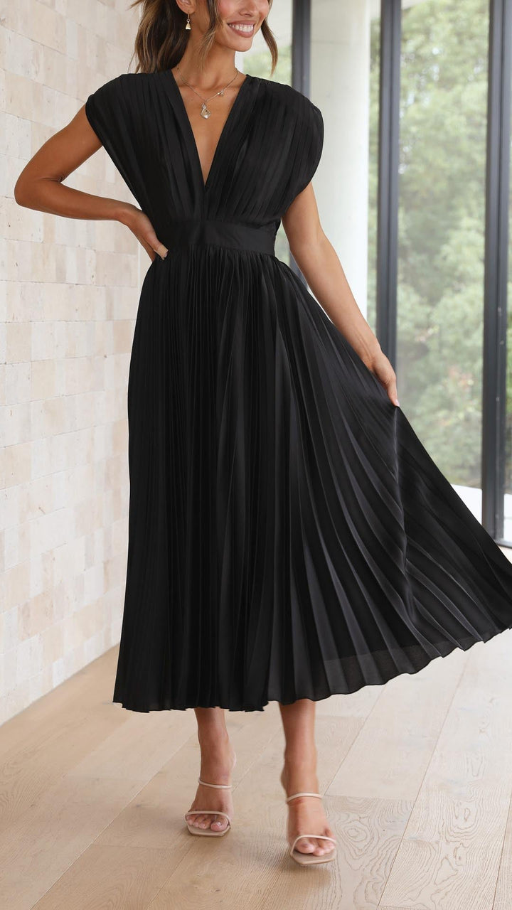 Evelyn | Elegant V-Neck Pleated Maxi Dress