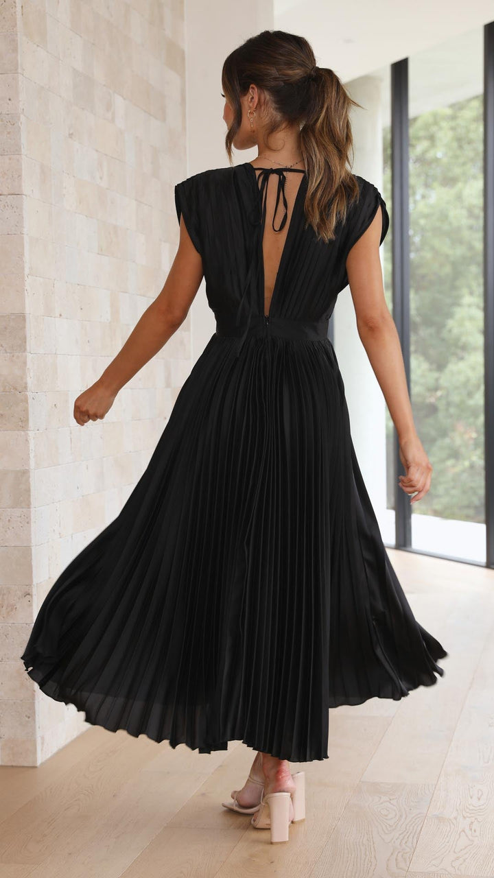 Evelyn | Elegant V-Neck Pleated Maxi Dress
