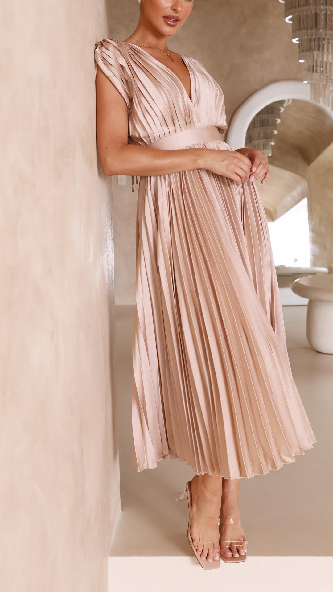Evelyn | Elegant V-Neck Pleated Maxi Dress