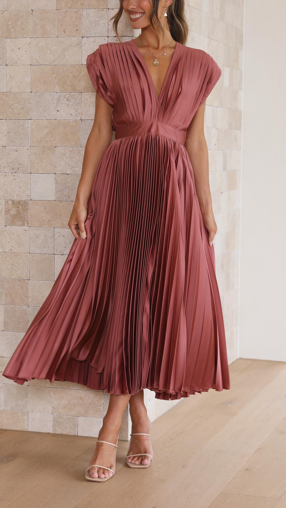 Evelyn | Elegant V-Neck Pleated Maxi Dress