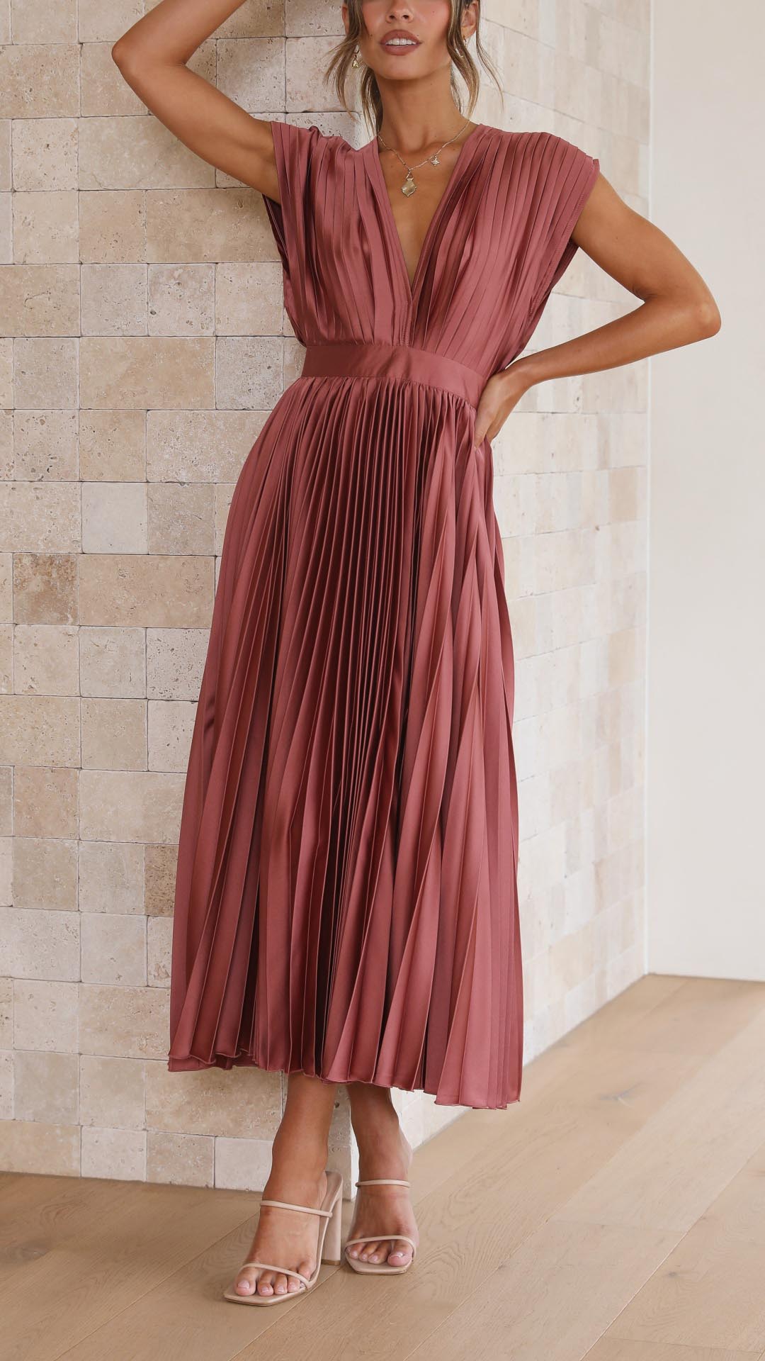 Evelyn | Elegant V-Neck Pleated Maxi Dress