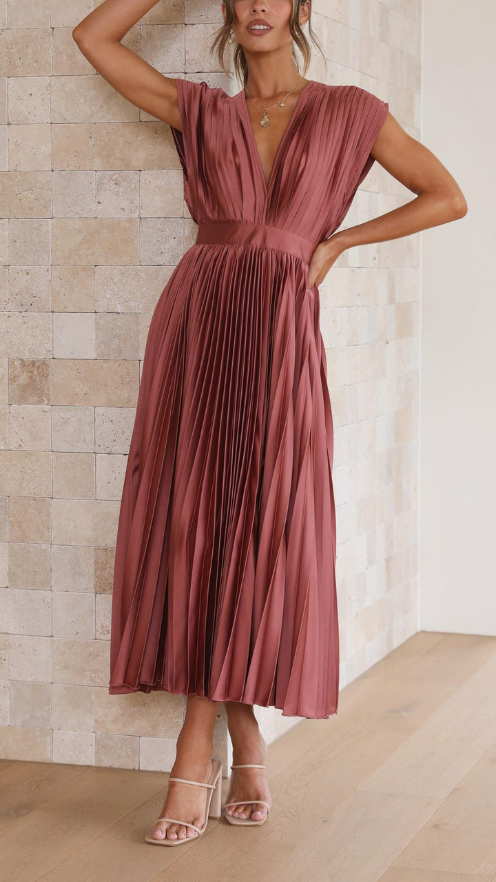 Evelyn | Elegant V-Neck Pleated Maxi Dress