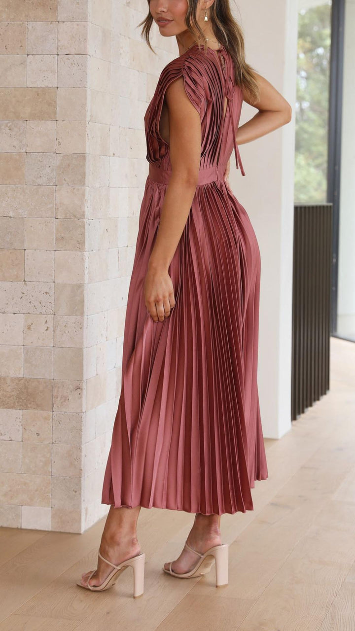 Evelyn | Elegant V-Neck Pleated Maxi Dress