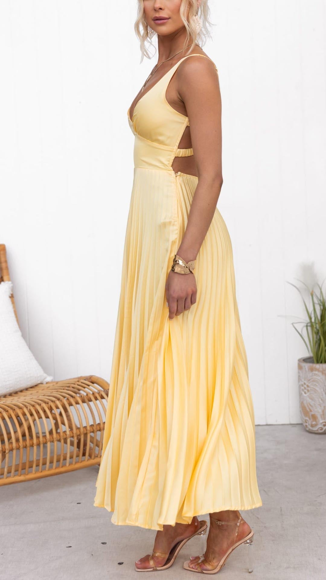 Lyla | Elegant V-Neck Pleated Midi Dress With Flowing Silhouette