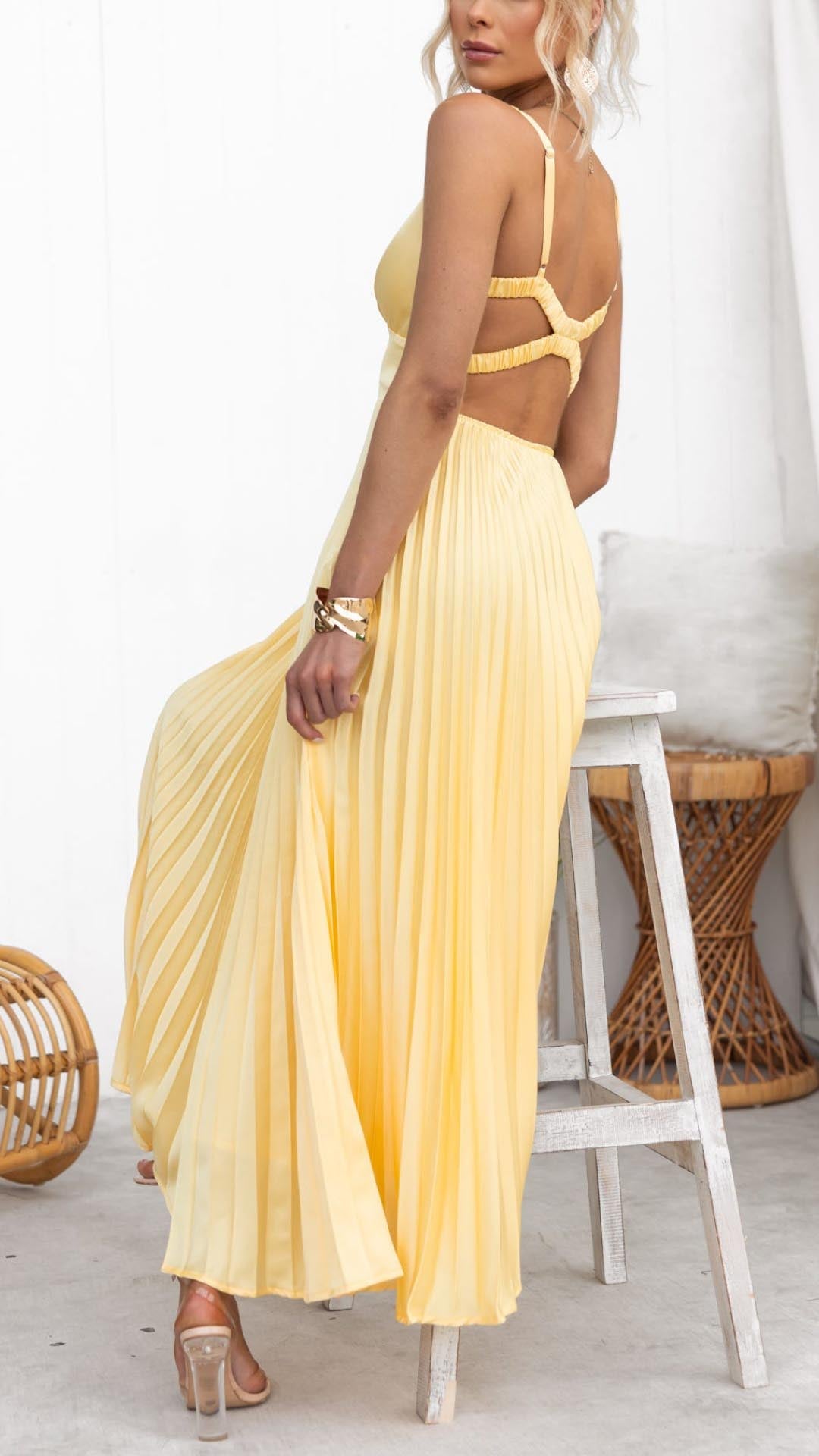 Lyla | Elegant V-Neck Pleated Midi Dress With Flowing Silhouette