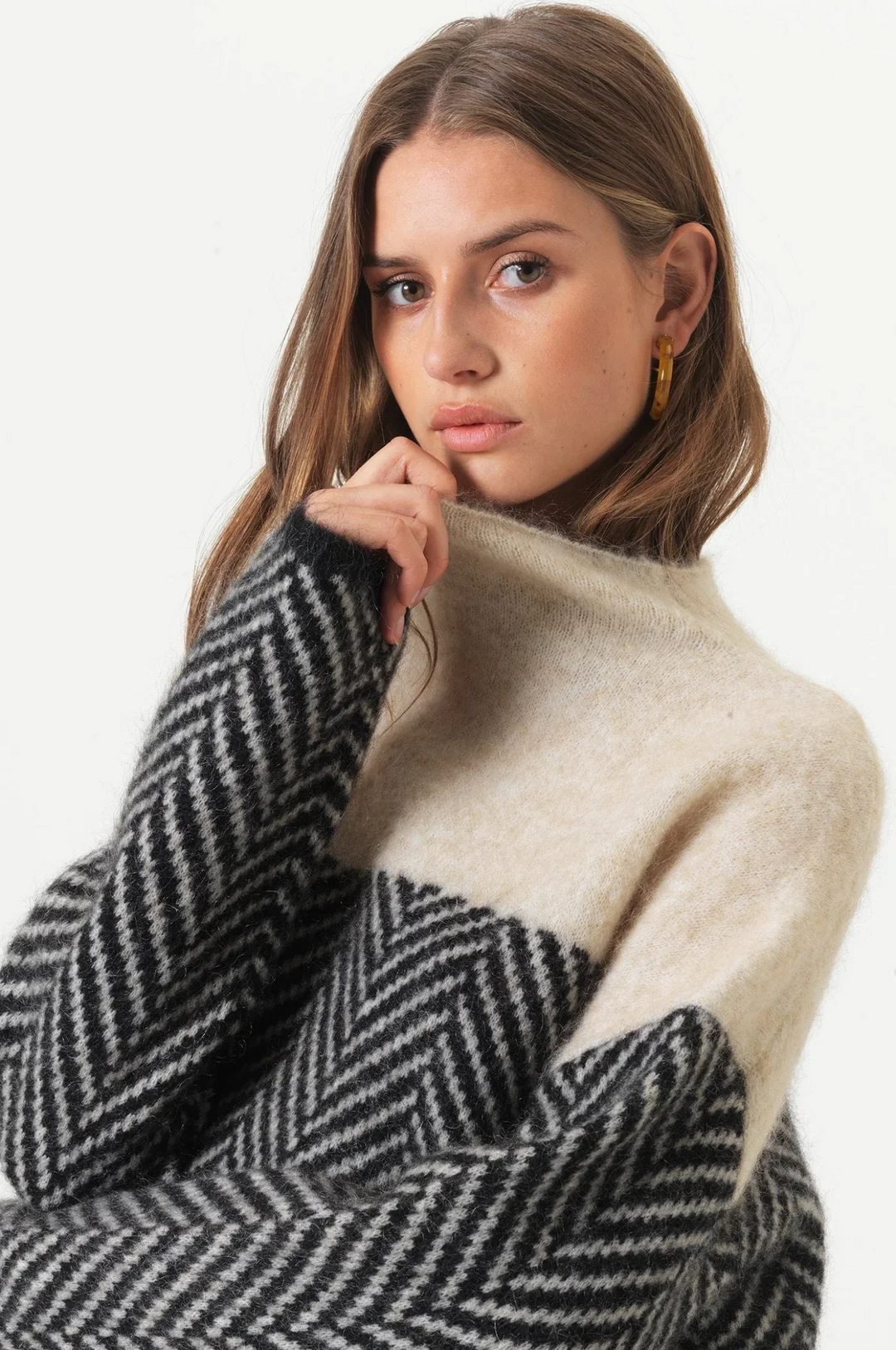 Meadow | Stylish Herringbone Colorblock Turtleneck Sweater