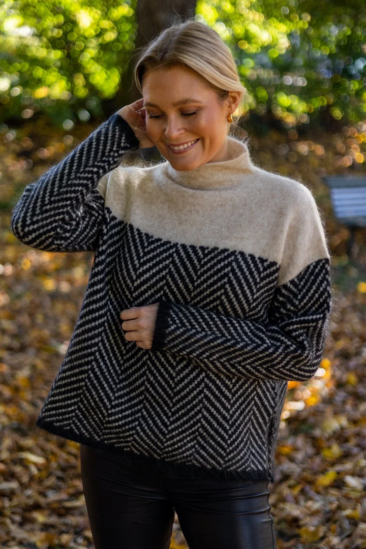 Meadow | Stylish Herringbone Colorblock Turtleneck Sweater