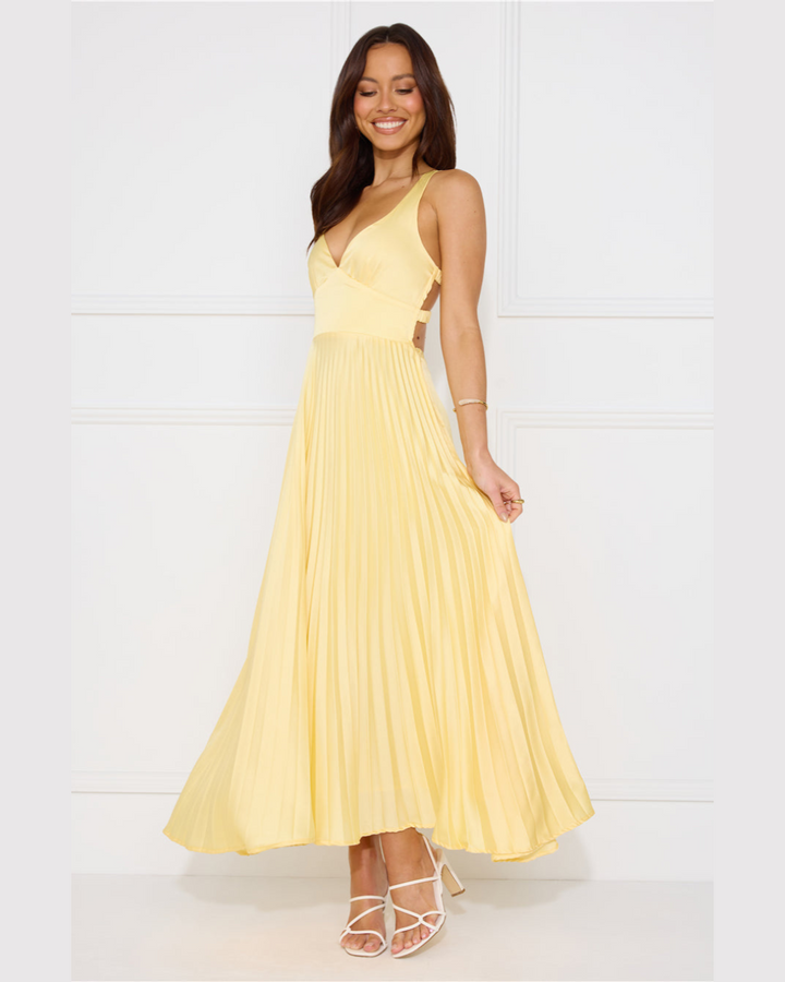 Emma | Chic V-Neck Pleated Maxi Dress