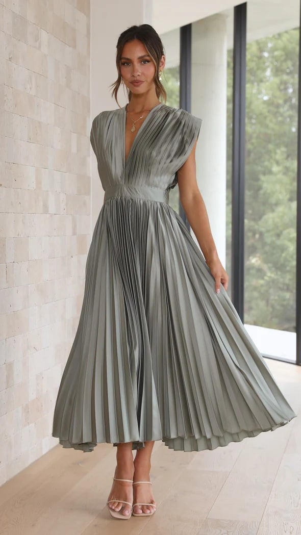 Madisyn | Elegant V-Neck Pleated Midi Dress