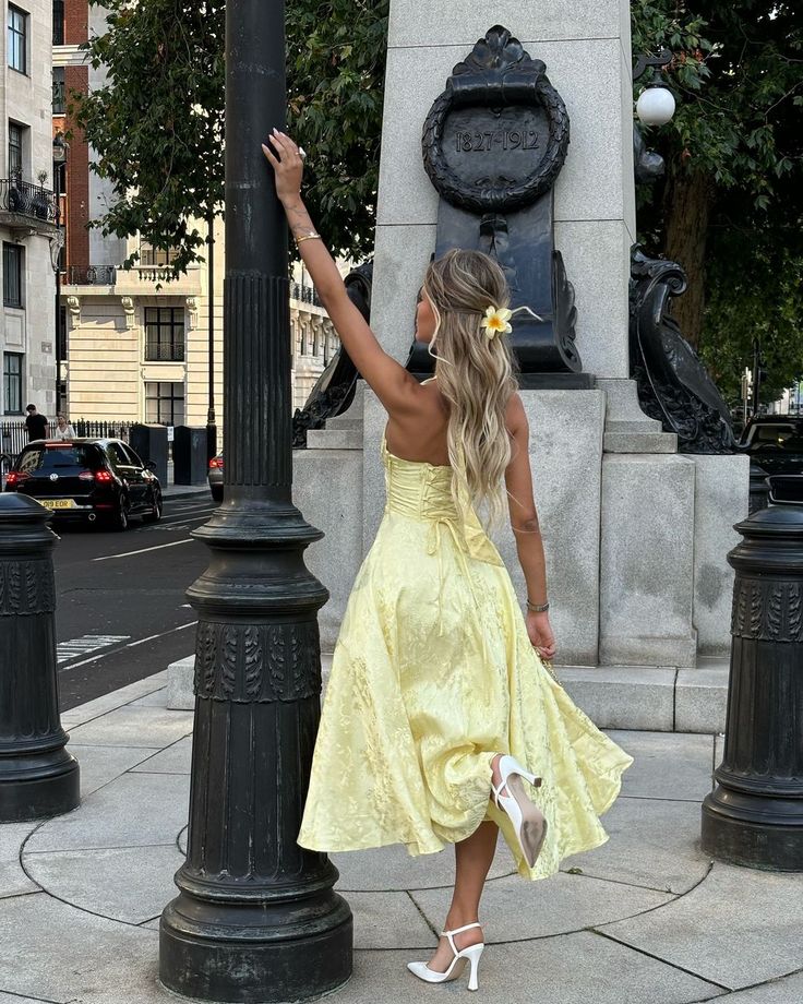 Harriet | Elegant Halter V-Neck Midi Dress