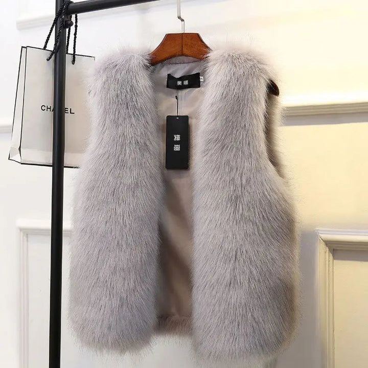 Eloise | Elegant Sleeveless Faux Fur Vest With Open Front Design
