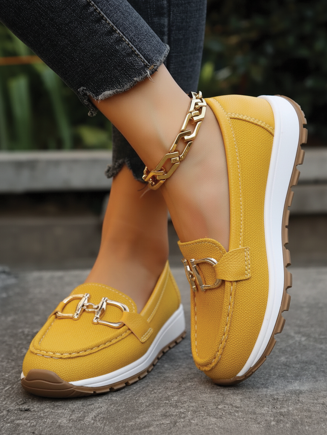 Evy | Chic Chain Detail Platform Loafers With Gold Hardware