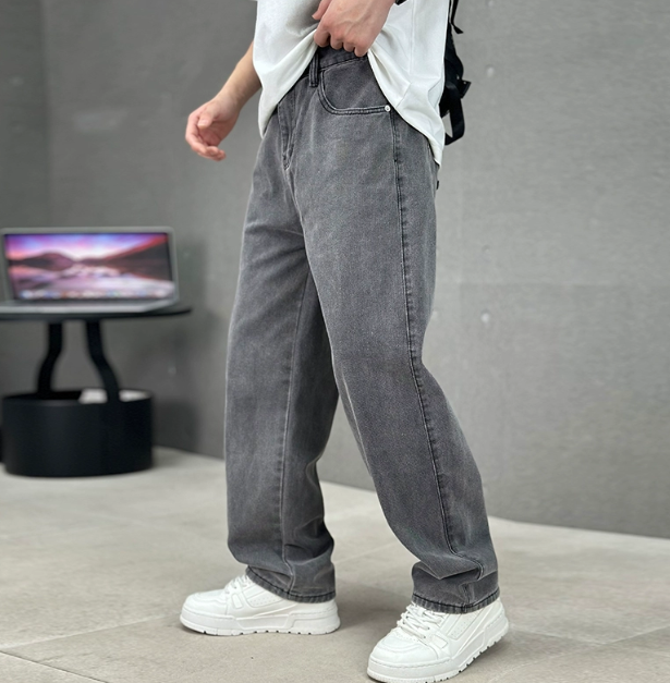 Sienna | Stylish Men's Loose Fit Straight Leg Denim Jeans
