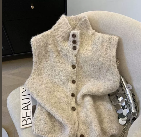 Evelyn | Chic Button-Front Sleeveless Knit Vest With High Neckline