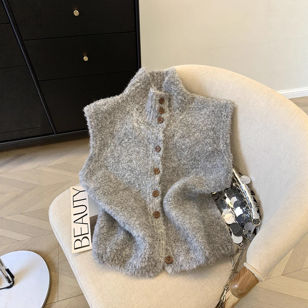 Margot | Chic Button-Up Sleeveless Knit Vest With High Neck