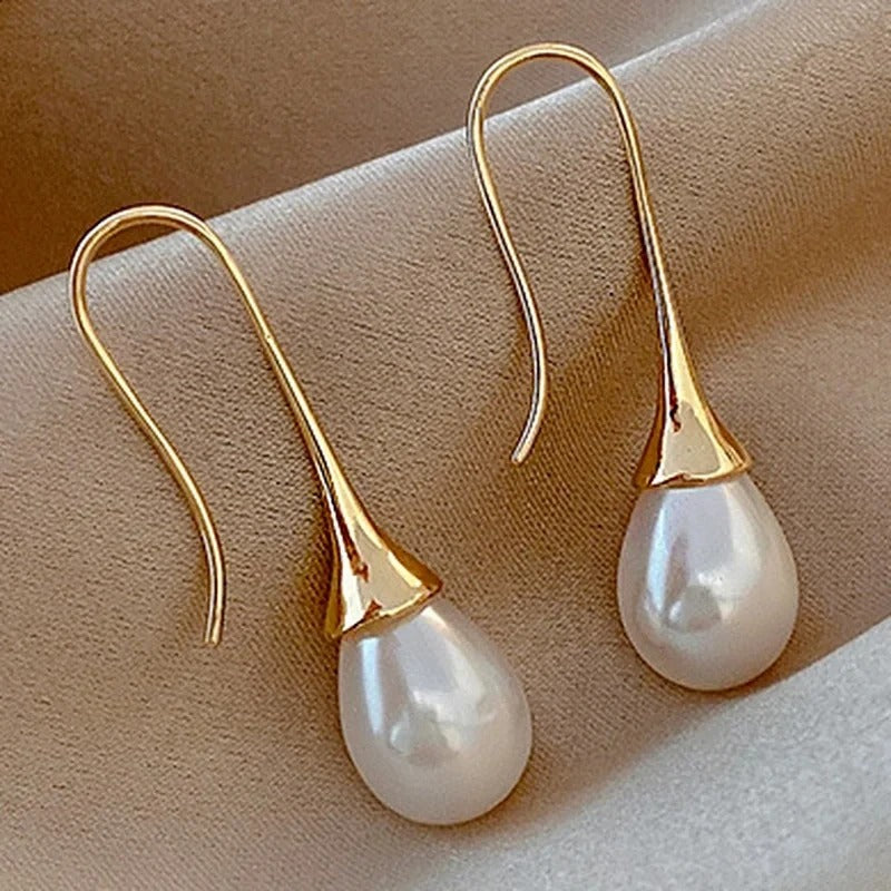 Margot | Elegant Gold Pearl Drop Earrings