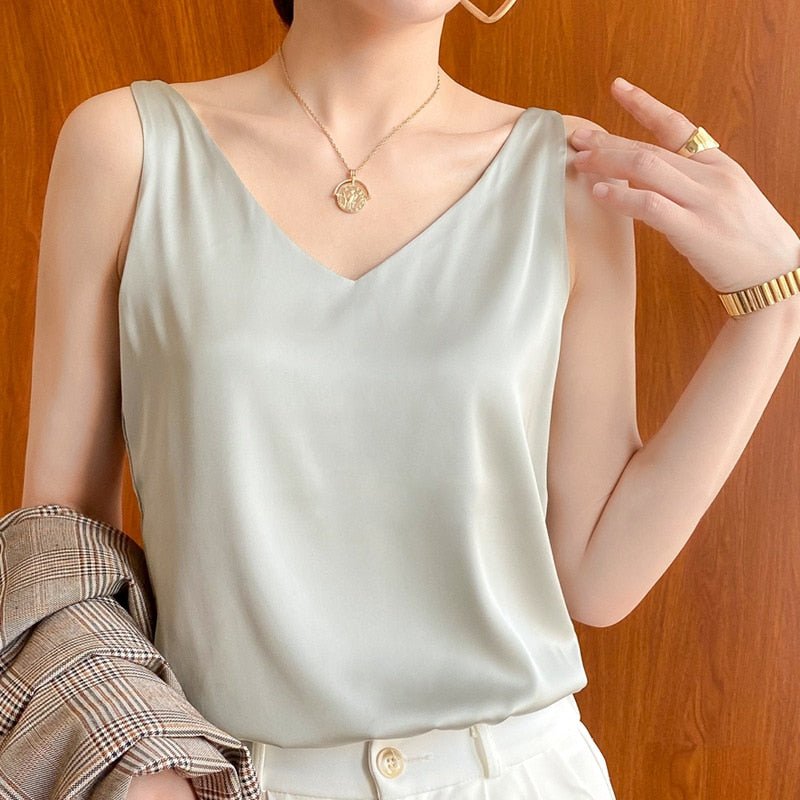 Rosie | Elegant V-Neck Sleeveless Black Tank Top